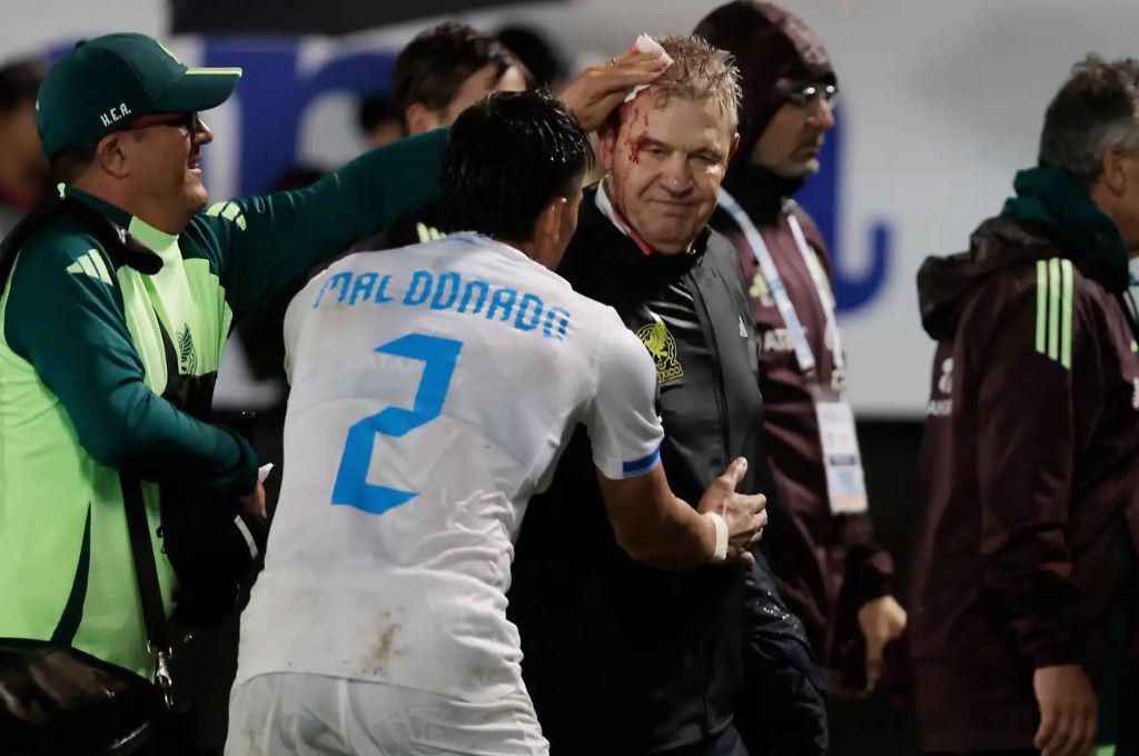 “Salió barato”: la reacción de la prensa hondureña y mexicana al castigo que recibió la ‘H’ tras lo acontecido con Javier Aguirre