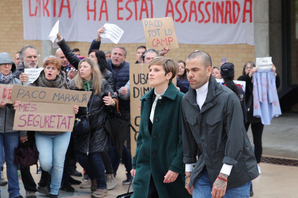 Dani Alves sale de la cárcel: ¿Cómo está su estado físico? Las primeras imágenes del brasileño tras pagar la fianza y quedar libre