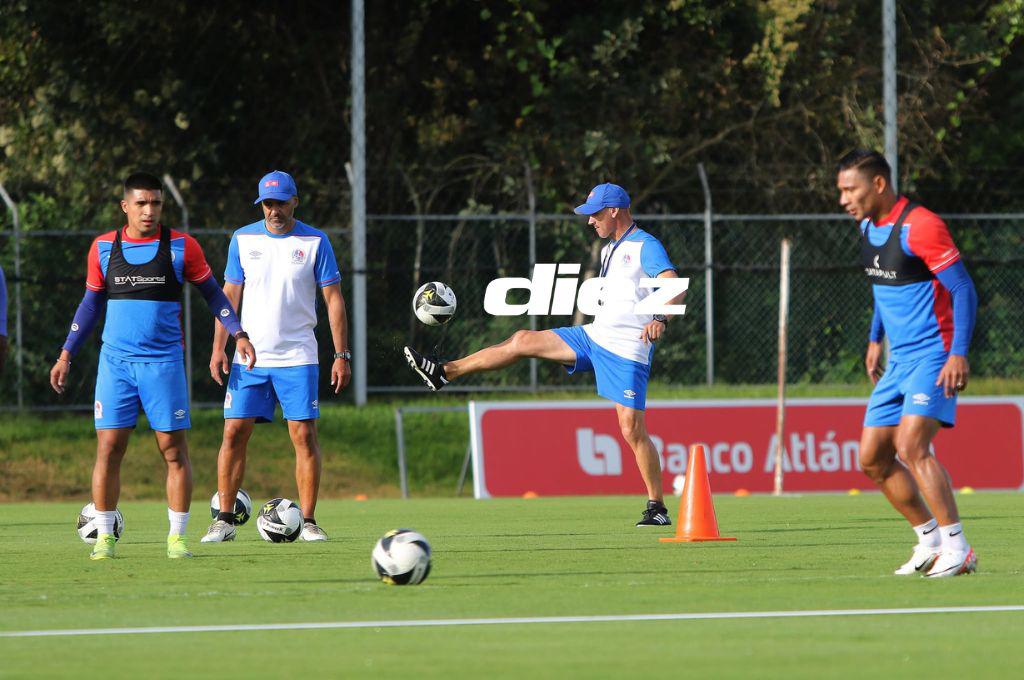 ¿Qué pasa con Araújo? Las imágenes del entreno del Olimpia; Elis activo y José Mendoza pendiente del futuro de Menjívar