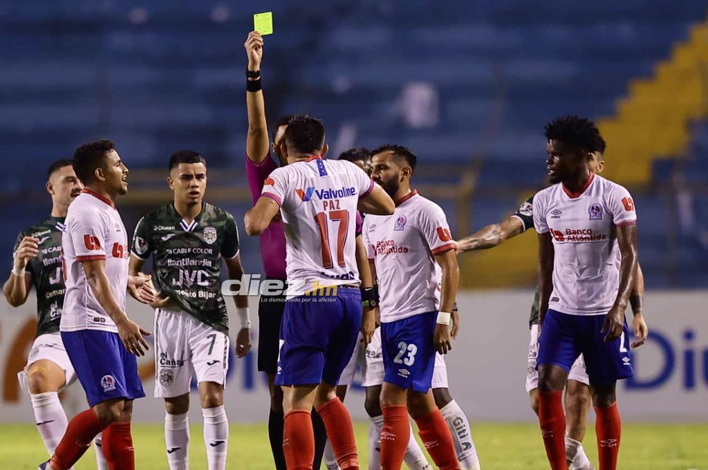 Lo que Selvin Brown insertó en el acta arbitral tras la expulsión de Jonathan Paz, jugador del Olimpia