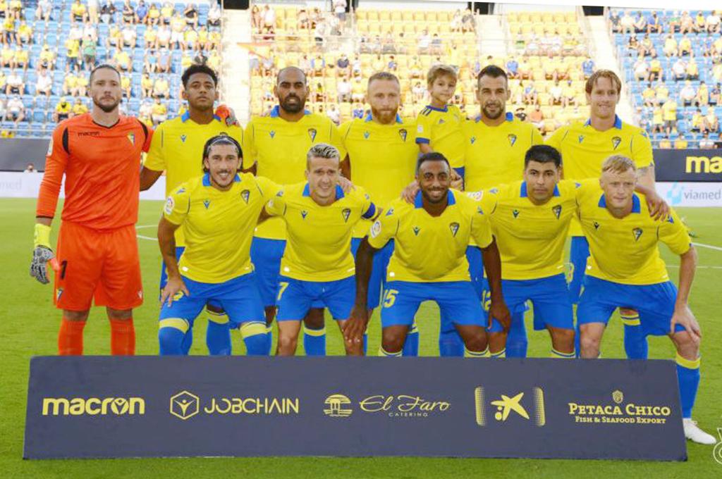 Cinco jugadores de la primera plantilla del Cádiz donde milita el “Choco” Lozano dan positivo de Covid-19 y están aislados