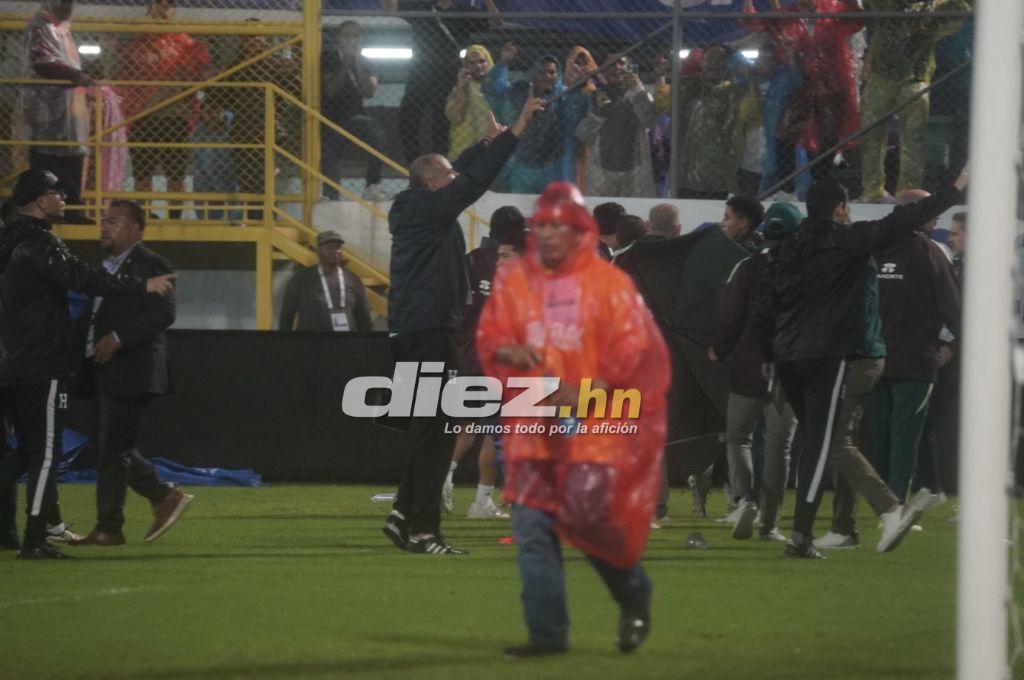 Bronca entre jugadores, el festejo de Honduras tras vencer a México y el feo gesto de Javier Aguirre, quien sufrió un corte en la cabeza