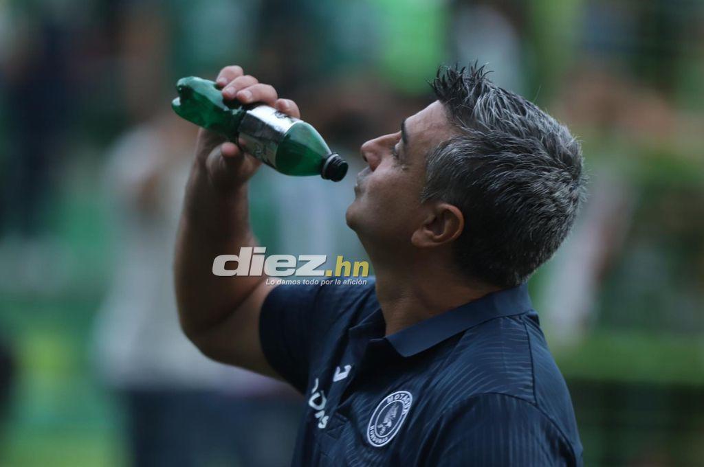 Lo que no se vio en TV: Tristeza y llanto en Marathón, a Diego Vázquez le tiraron de todo y así reaccionó el DT de Motagua