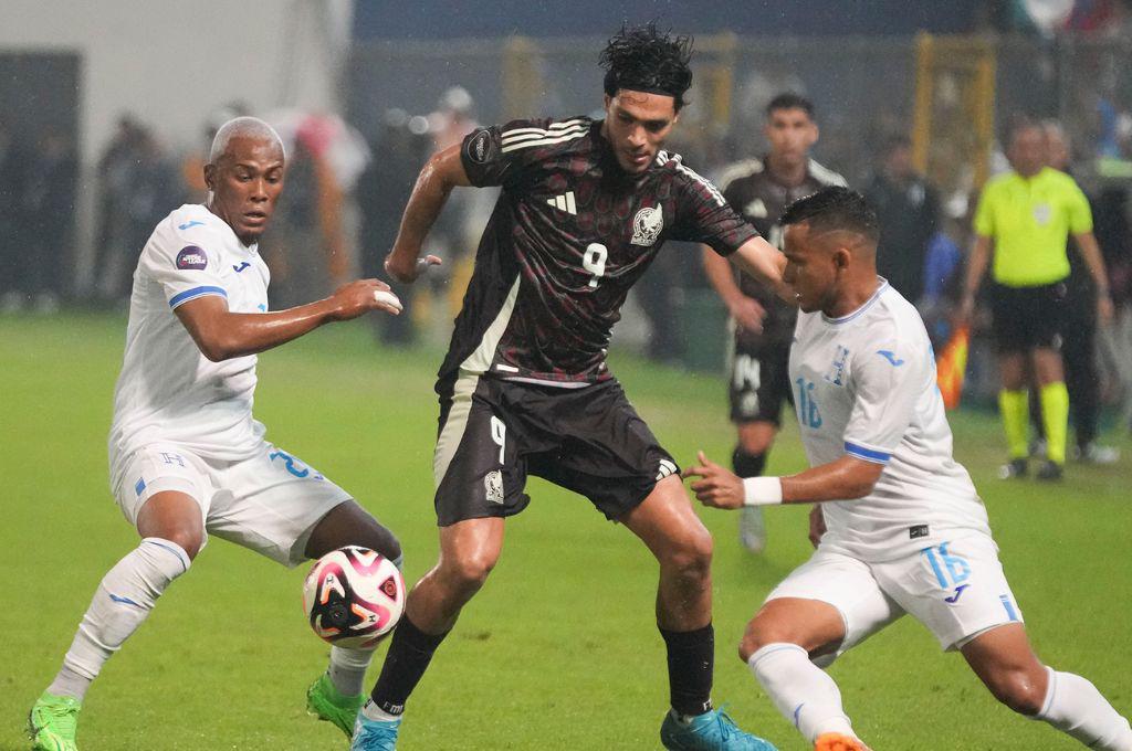 “Salió barato”: la reacción de la prensa hondureña y mexicana al castigo que recibió la ‘H’ tras lo acontecido con Javier Aguirre