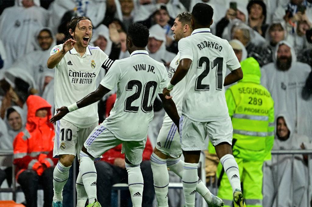 Fede Valverde marcó golazo en el triunfo del Real Madrid sobre el Sevilla para consolidar el liderato de la liga española