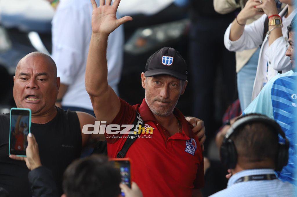 Los feos gestos de Menjívar y Beckeles a la afición de Motagua, el lamento de Auzmendi y el enojo de Troglio con el árbitro