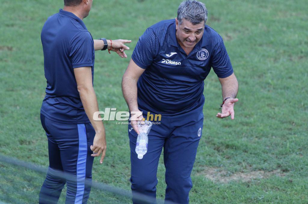 Lo que no se vio en TV: Tristeza y llanto en Marathón, a Diego Vázquez le tiraron de todo y así reaccionó el DT de Motagua