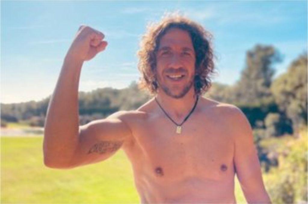 ¡Intacto y como una roca! El impresionante físico de Carles Puyol a sus 45 años: su hermosa esposa y ¿Qué deporte práctica?