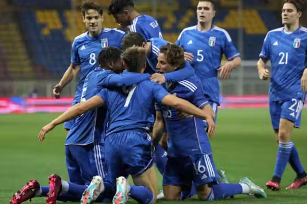 Nuevo problema en Italia: futbolista le rompe la nariz a su compañero de un puñetazo y el entrenador lo corre de la convocatoria