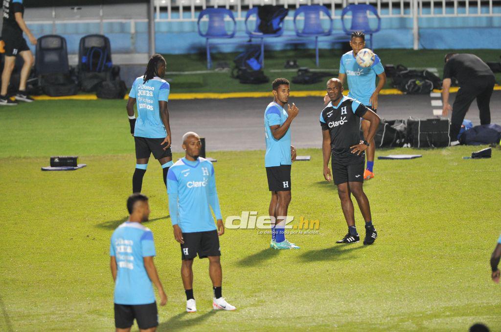 Suazo y Maynor dieron clases a los jóvenes: ¿Qué estuvo entrenando el ‘Choco’? y quién se llevó el baile en el rondo en el Chelato Uclés