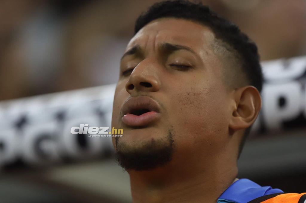 No se vio en TV: El jugador hondureño que no soportó la humillación ante México y así lo vivió Diego Vázquez