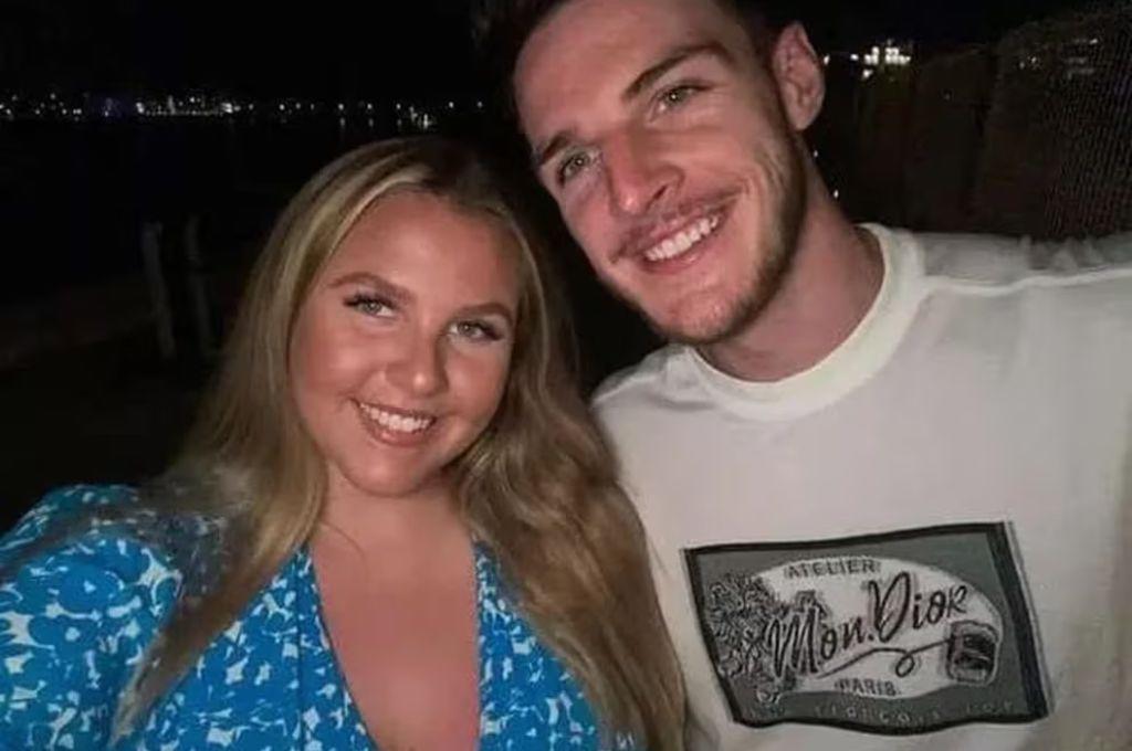 La novia de la figura del Arsenal sufrió acoso en las redes por su aspecto físico y sale a defenderla: “Merece algo mejor”