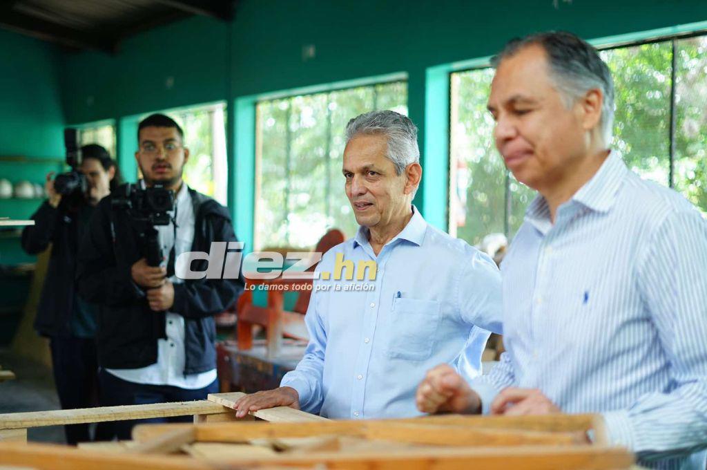 Reinaldo Rueda y directivos de la Federación de Honduras vivieron momentos especiales con niños del Instituto Juana Leclerc