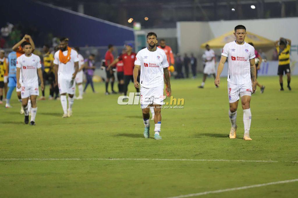 No se vio en TV: La tristeza de los jugadores del Olimpia por la crisis, bronca de Menjívar con la gente y el llenazo en el Morazán
