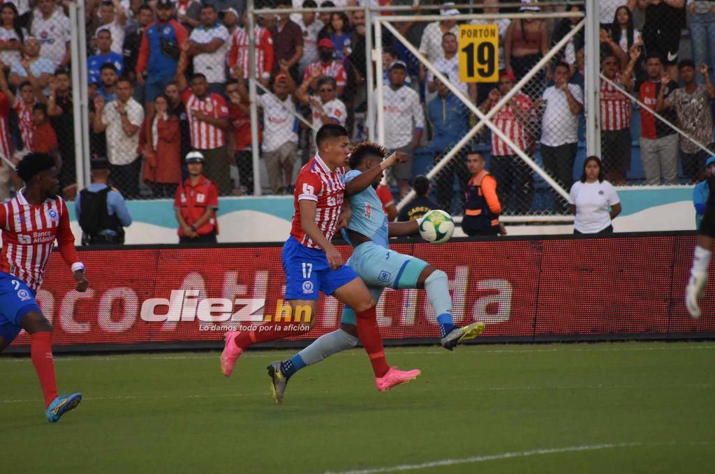 Los feos gestos de Menjívar y Beckeles a la afición de Motagua, el lamento de Auzmendi y el enojo de Troglio con el árbitro