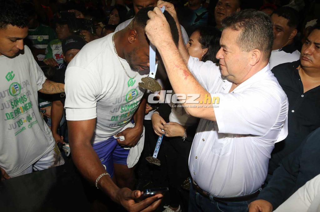 Así fue la eufórica celebración de Juticalpa FC tras conseguir el ascenso a la primera división y la tristeza del Lone FC