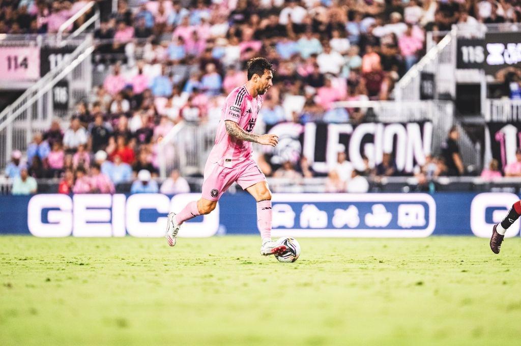 Messi se burló y le gritó en la cara a uno del Atlas, el VAR le echa la mano al Inter Miami y Keylor Navas es el héroe de Pumas