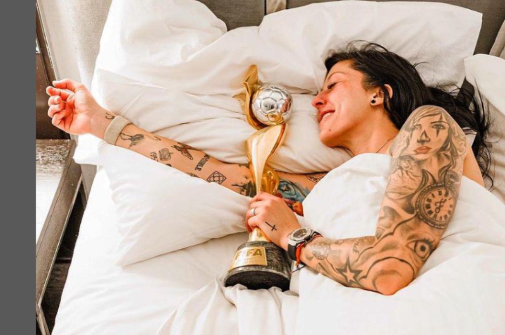 ¿Quién es Jenni Hermoso, la futbolista a la que besó Rubiales? Su relación con Putellas, juega en México y la “más amada” en España