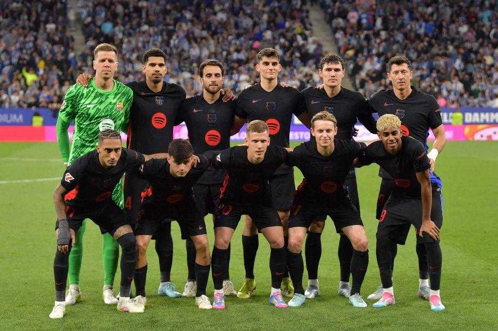 Flick sacude al Barcelona y amenaza a Laporta con no renovar: las exigencias que pone Hansi para seguir al mando