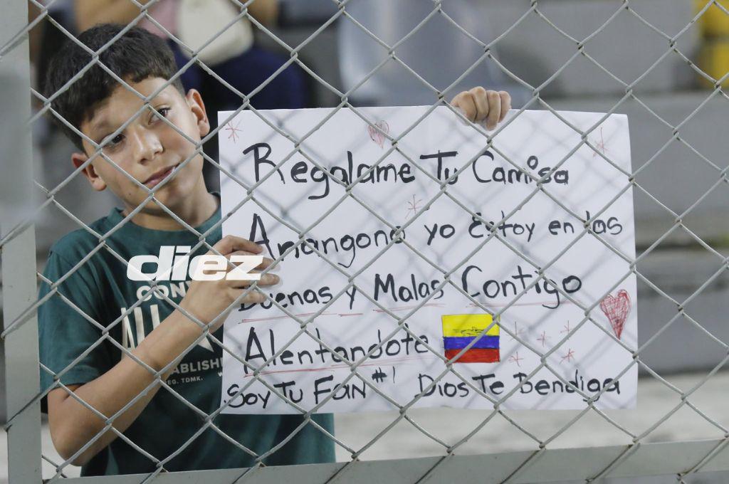 El provocador gesto de jugador de Motagua, niño sorprende a Anangonó y el abrazo de Diego Vázquez con su hijo tras el gol