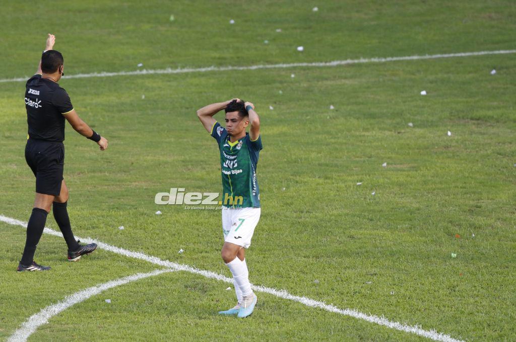 Lo que no se vio en TV: Tristeza y llanto en Marathón, a Diego Vázquez le tiraron de todo y así reaccionó el DT de Motagua