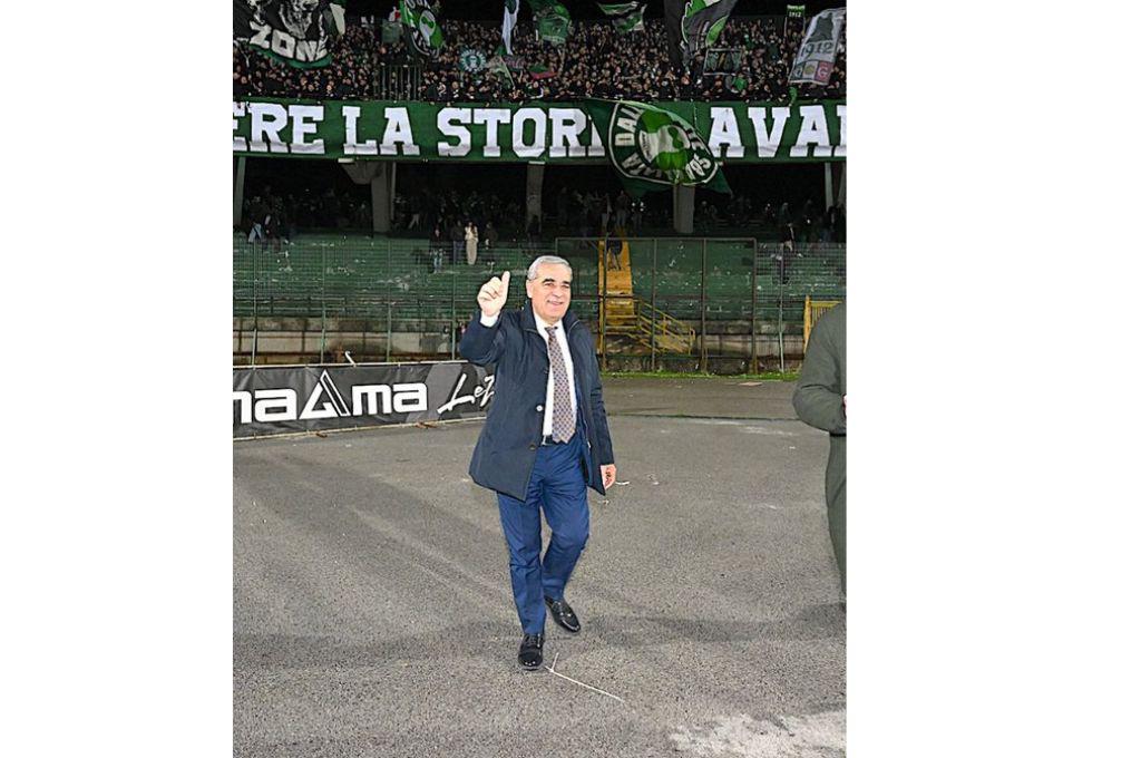 El inédito club que asciende de división cada vez que renuncia o muere un Papa: la maldición inversa