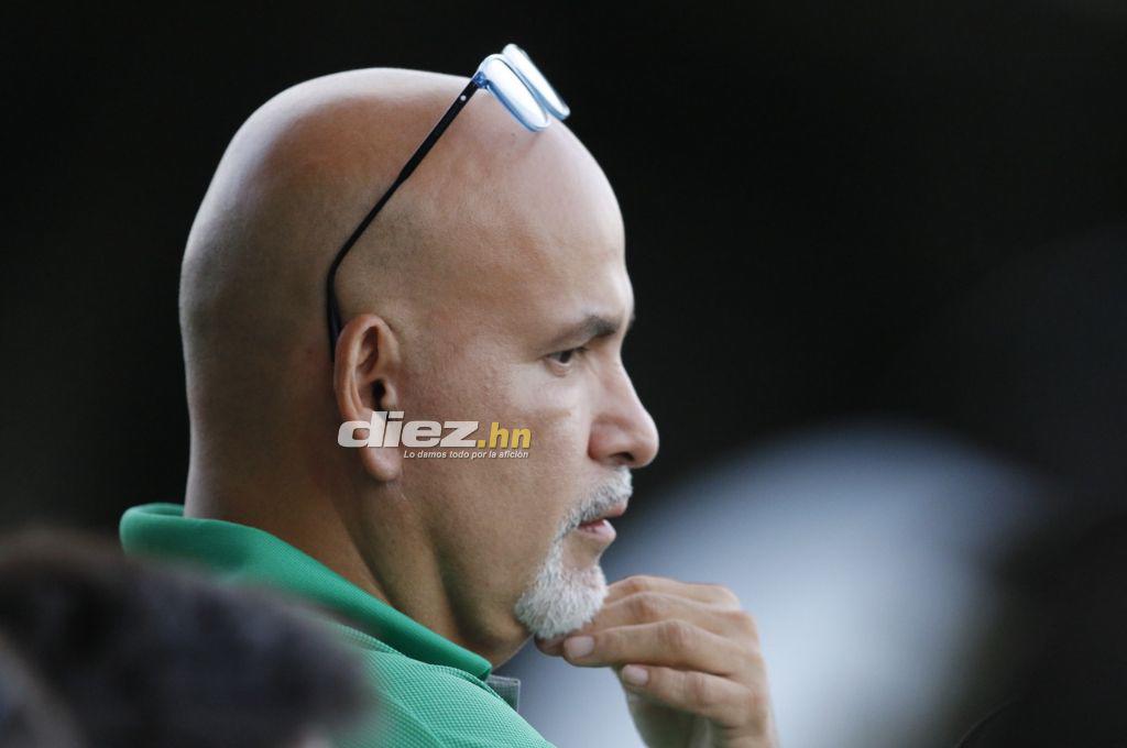 Lo que no se vio en TV: Tristeza y llanto en Marathón, a Diego Vázquez le tiraron de todo y así reaccionó el DT de Motagua