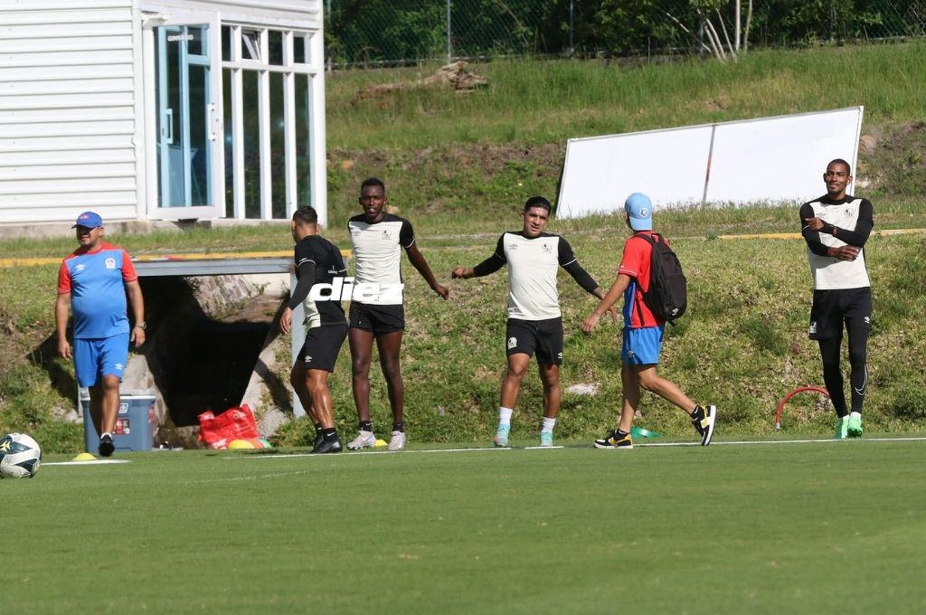 Olimpia sufrirá una baja, busca nuevo fichaje y Espinel le da la bienvenida; así fue el entreno del león previo al clásico con Motagua