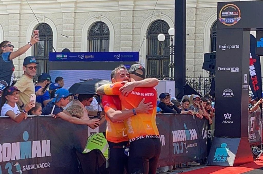 Se ganó el respeto del mundo: hondureño hace historia en el Ironman 70.3 tras competir junto a un atleta no vidente