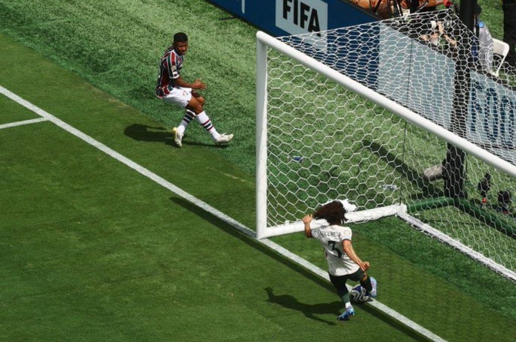 El polémico penal que el VAR no le pitó a Fluminense, el héroe inesperado del Chelsea y Cucurella hizo un milagro en la línea