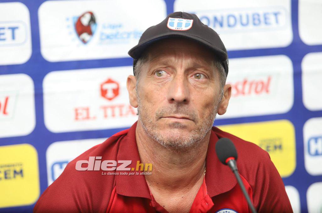 Los feos gestos de Menjívar y Beckeles a la afición de Motagua, el lamento de Auzmendi y el enojo de Troglio con el árbitro