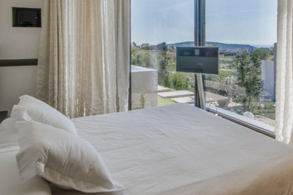 Ex figura del Barcelona es demandado por vandalizar una lujosa mansión: “Utilizaban las cortinas como columpio sexual”