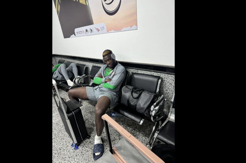 Sin comida, ni bebida: Selección de fútbol fue abandonada en aeropuerto por más de 12 horas y toman dura decisión