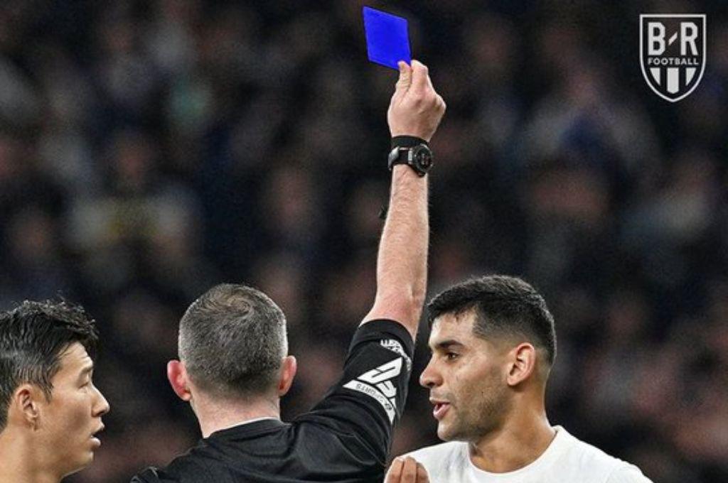 La tarjeta azul llega al fútbol profesional: ¿para qué sirve y cuándo se usará la nueva regla de la FIFA?