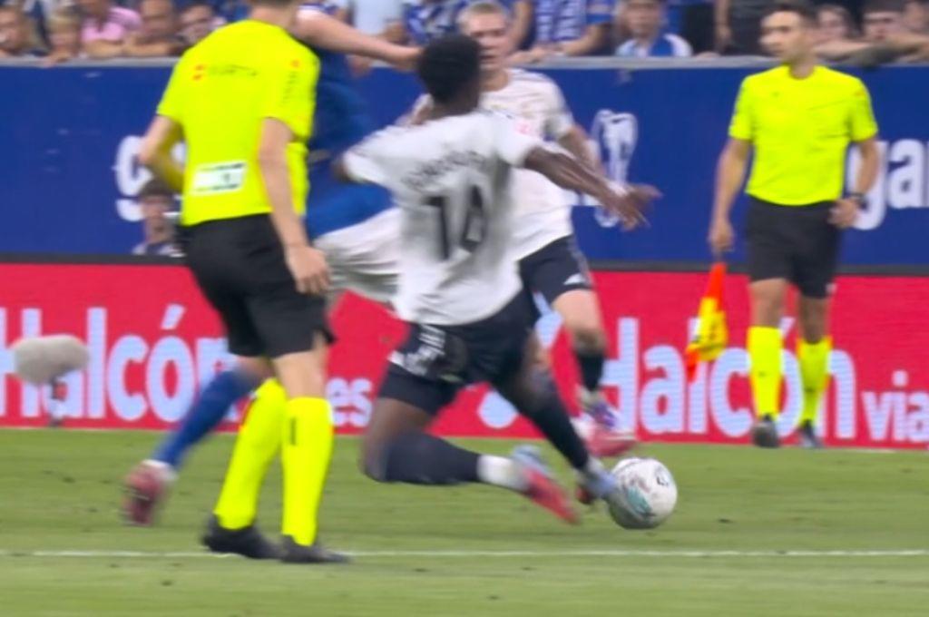 Mbappé le cerró la boca a Vinicius, el jugador que salió enojado con Xabi y la polémica que reclama el Oviedo ante Madrid