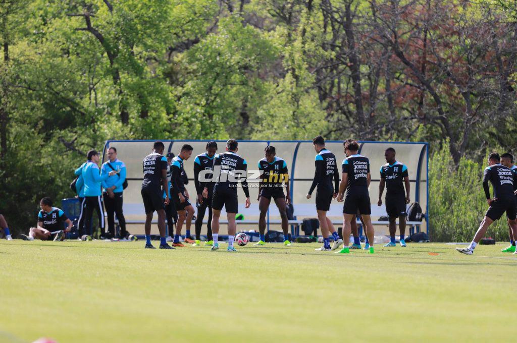 Foto especial por el Día del Padre y dos jugadores trabajaron aparte: Así fue el nuevo entrenamiento de Honduras