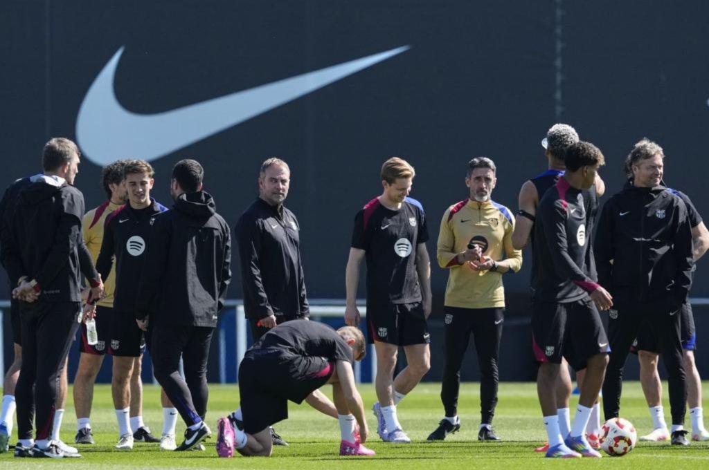 Flick más duro que nunca: revelan el tremendo castigo que pone por llegar tarde a los entrenos del Barcelona: Enviar una foto...