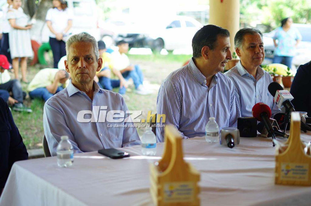 Reinaldo Rueda y directivos de la Federación de Honduras vivieron momentos especiales con niños del Instituto Juana Leclerc