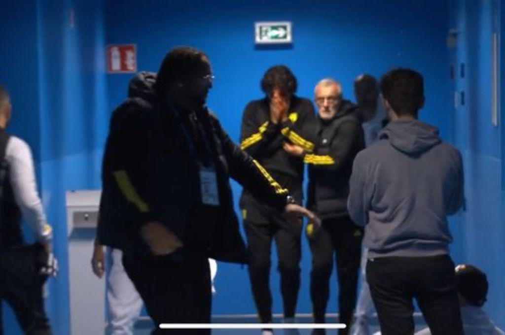 Le destrozaron la cara al entrenador del Lyon: hinchas de Marsella apedrearon el bus y esta ha sido la decisión de la Ligue 1
