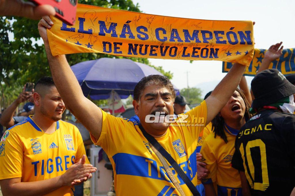Motagua-Tigres: Resguardados con helicóptero, la invasión azteca y las bellas chicas que engalanan el estadio Olímpico