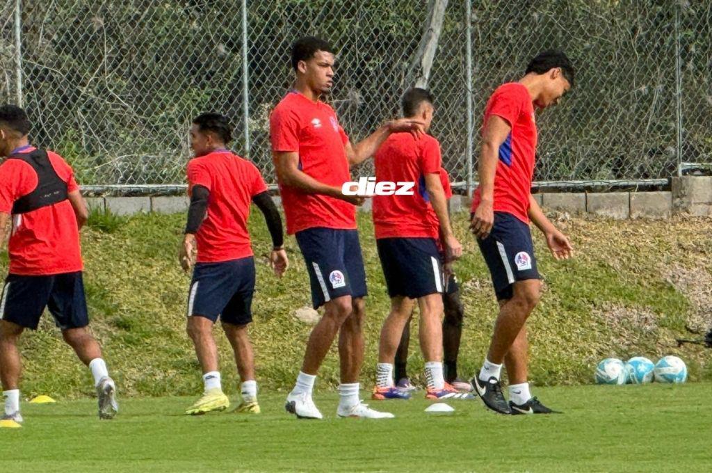 Futbolistas de Olimpia se lesiona en pleno entrenamiento, la preocupación de Espinel; así fue tratado por el cuerpo médico