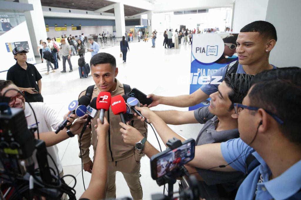 Kervin Arriaga la hace de periodista, el único legionario que se quedó en Honduras y despedida especial para Luis Palma