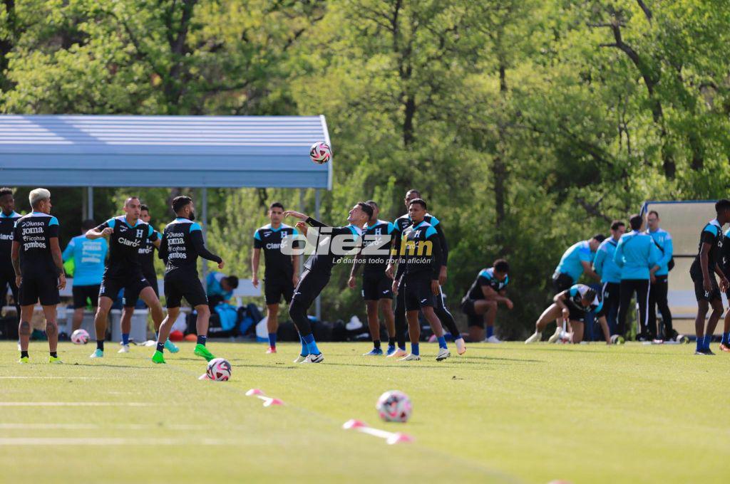 Foto especial por el Día del Padre y dos jugadores trabajaron aparte: Así fue el nuevo entrenamiento de Honduras