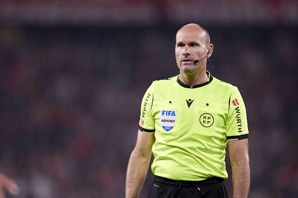 La tarjeta azul llega al fútbol profesional: ¿para qué sirve y cuándo se usará la nueva regla de la FIFA?