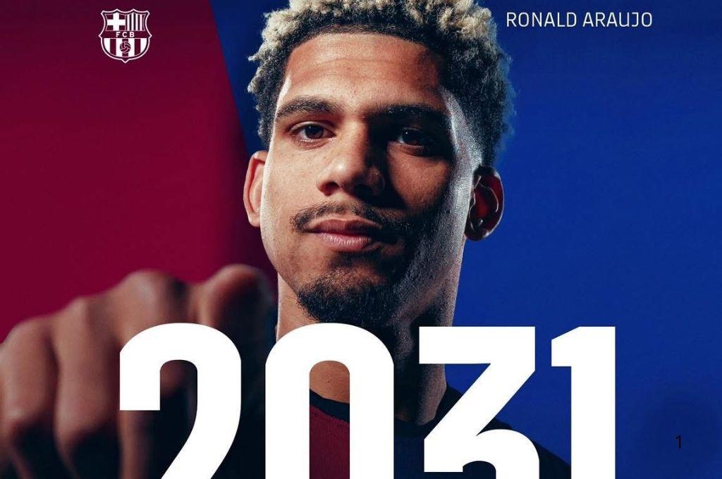 Araujo renovó con el Barcelona, pero esa ‘no’ fue la mejor noticia: la sorpresa del charrúa de la que todo mundo habla en redes