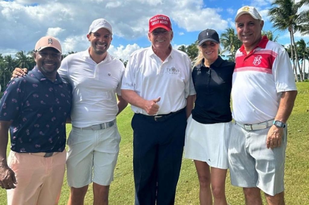Carlos Pavón, Hristo Stoichkov y Donald Trump se la pasan de maravilla en un mano a mano jugando al golf