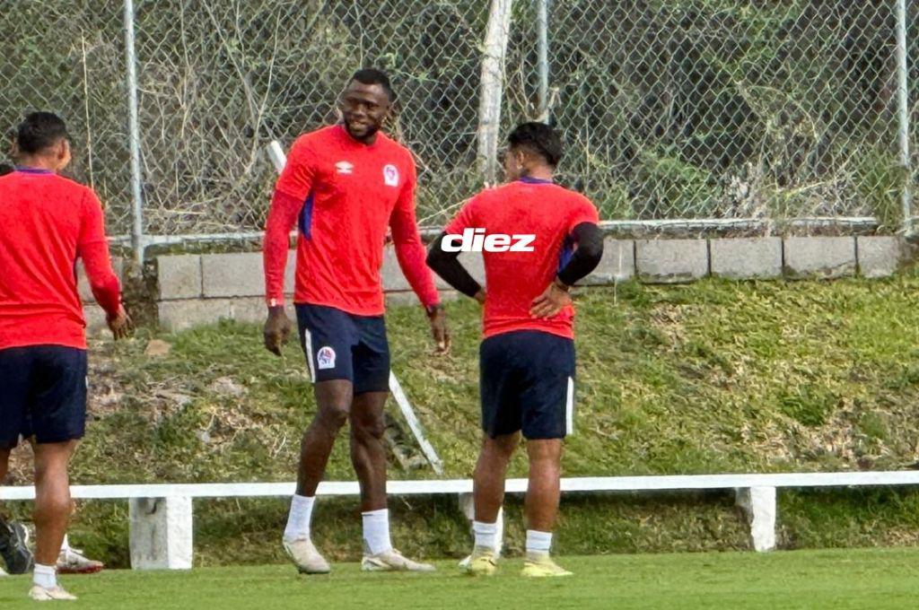 Futbolistas de Olimpia se lesiona en pleno entrenamiento, la preocupación de Espinel; así fue tratado por el cuerpo médico