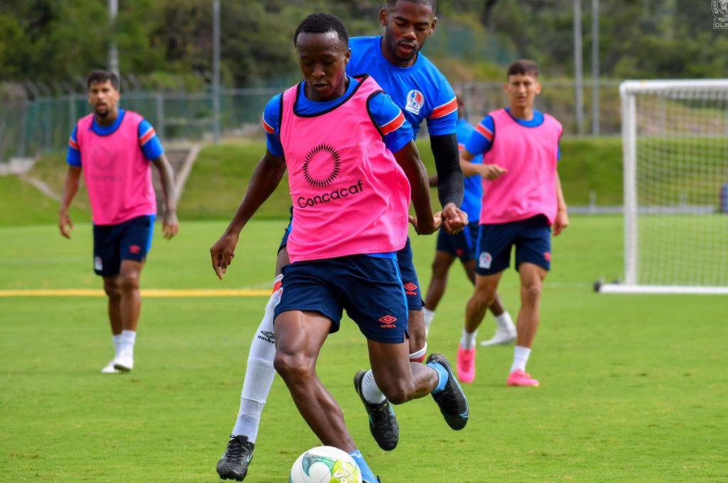 Sin Alberth Elis, pero sí con Mathías Vázquez: las ausencias y sorpresas de Rueda en la lista preliminar de Honduras para la Copa Oro