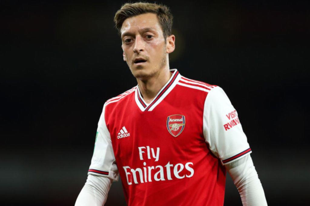 Cristiano Ronaldo quedó impactado y envió un mensaje: el increíble cambio físico de Mesut Özil tras retirarse del fútbol