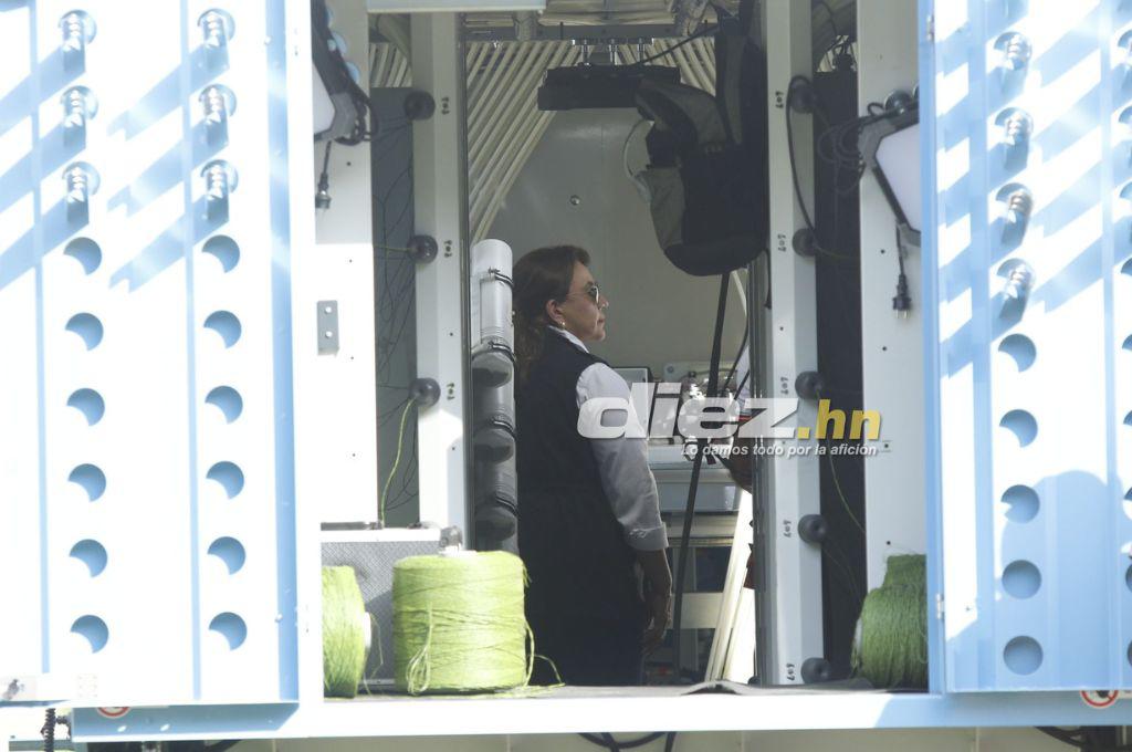 Así inició la instalación de la nueva grama híbrida del estadio Morazán en presencia de la presidenta Xiomara Castro